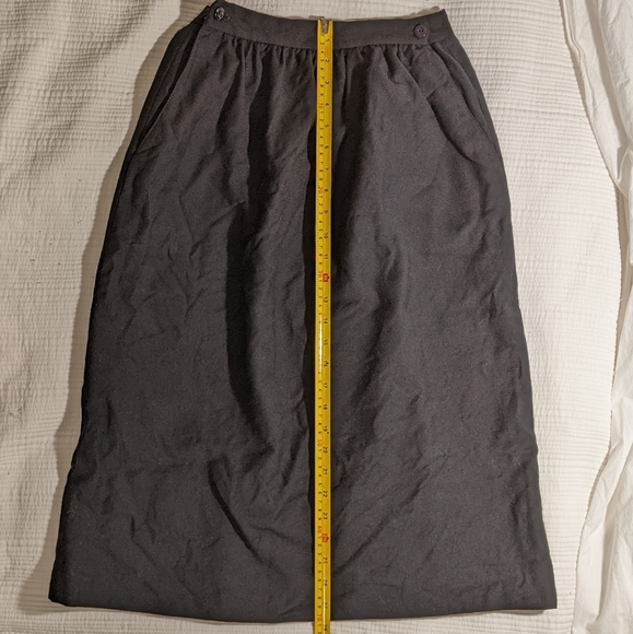 Vintage black wool skirt w pockets! - Picture 7 of 7